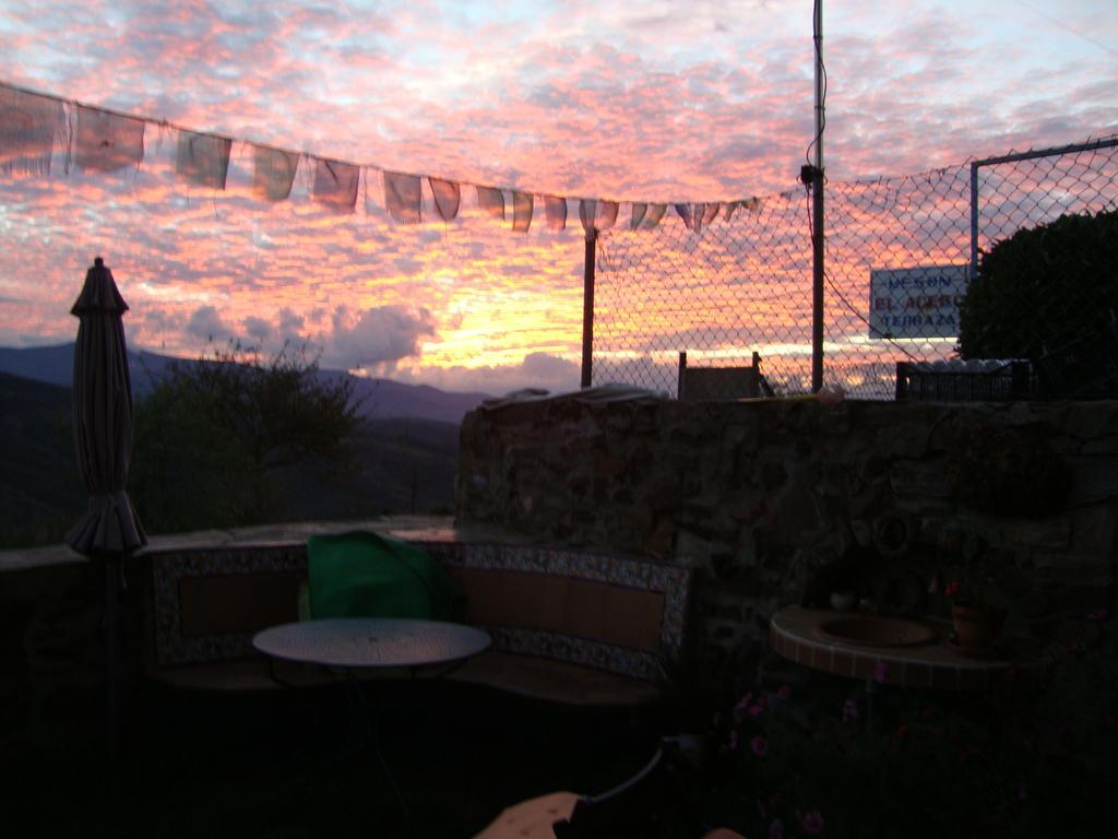 La Trucha Del Arco Iris Acomodação com café da manhã El Acebo de San Miguel Quarto foto