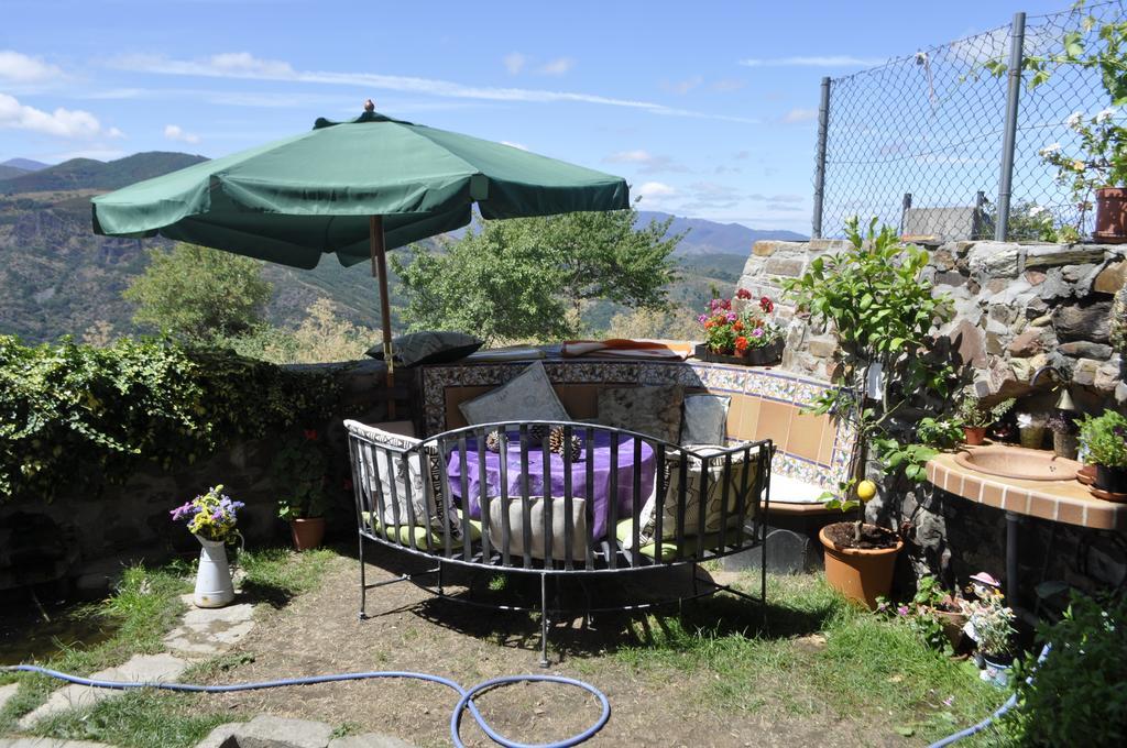 La Trucha Del Arco Iris Acomodação com café da manhã El Acebo de San Miguel Exterior foto